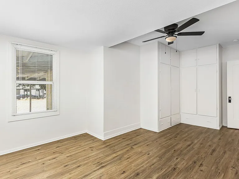 1359 Jasper Ave — Photo 43