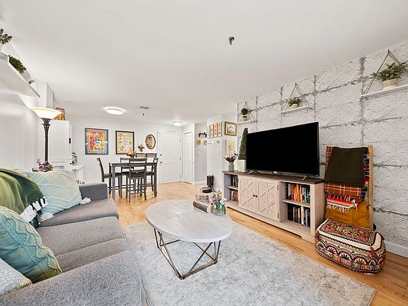4th image of 230 Willard St Unit 207