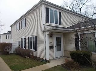 1436 Cove Dr, Prospect Heights, IL 60070