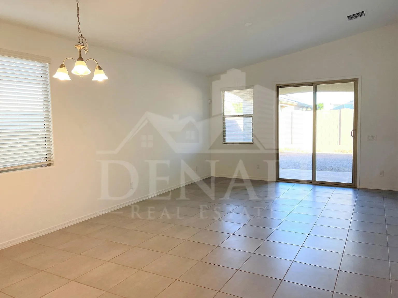 4 bed, 2.0 bath, 1758 sqft, $2,095 — Photo 2