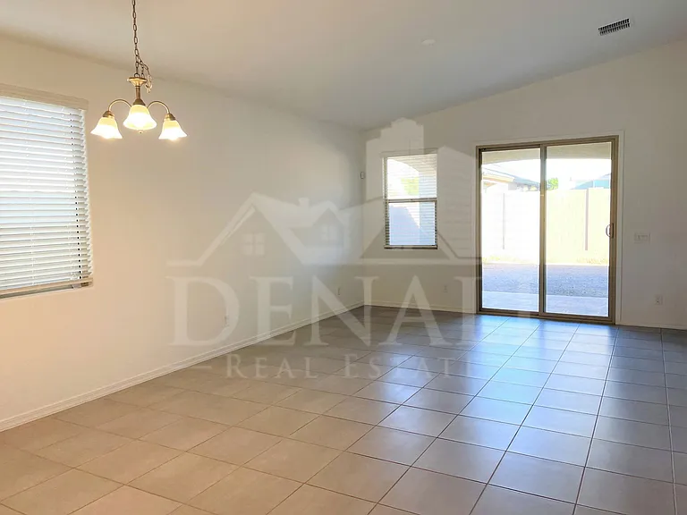 7954 W Medlock Dr — Photo 2