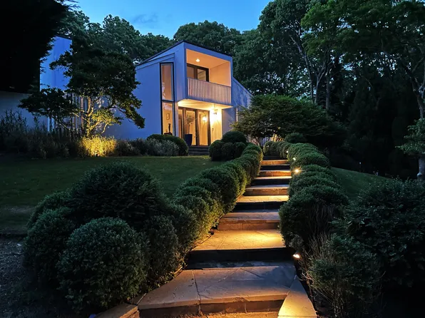 https://photos.zillowstatic.com/fp/8adaf461d3d6e9da007ba6fe2fec37d1-p_e.webp
