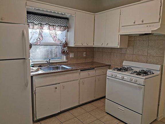 5th image of 2300 Holly St APT C