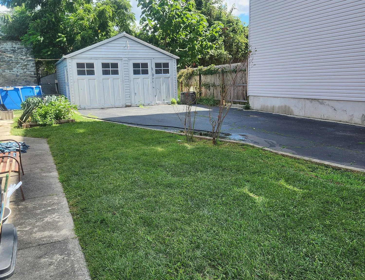 3 bed, 1060 sqft, $2,000 — Photo 2