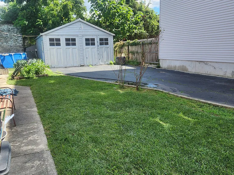 535 Green Ln — Photo 2