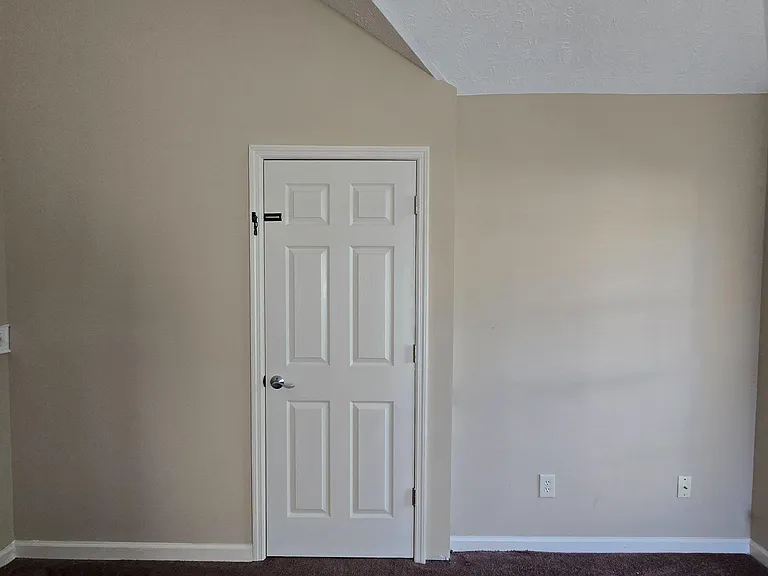 Privacy chain link lock and keypad. Easy access to back yard and kitchen.
