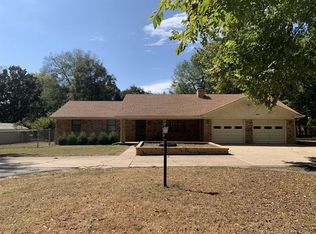 1501 N Hopi St, Chouteau, OK 74337