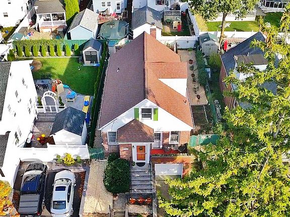 2nd image of 731 Bement Ave