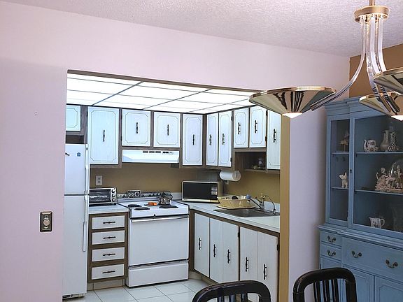 3rd image of 146 Piedmont D #146