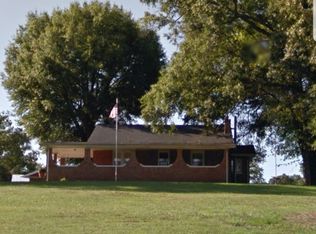 29220 Broad St, Hollow Rock, TN 38342