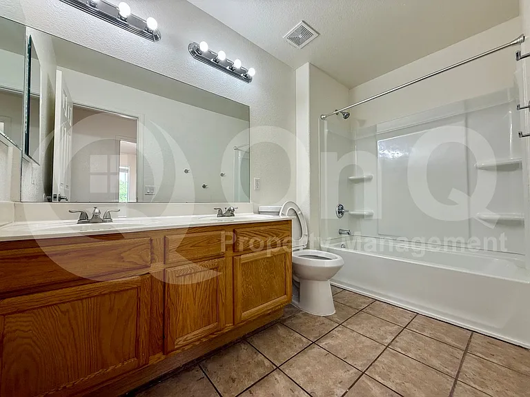 6321 E Roland St — Photo 14