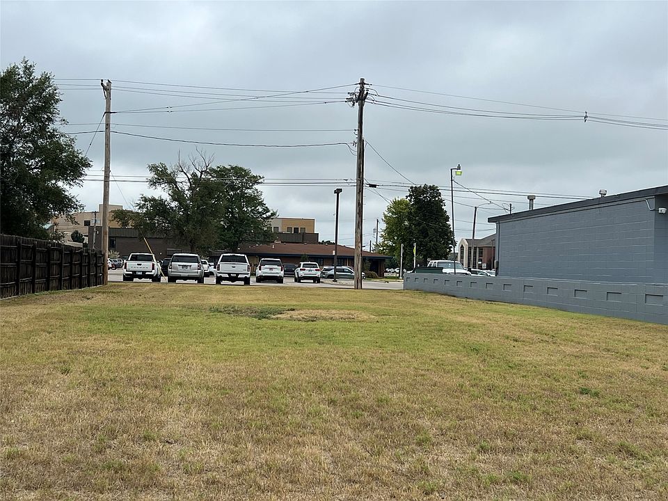 1st image of 604 N 7th St