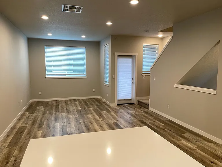 7624 SE Washington St — Photo 10