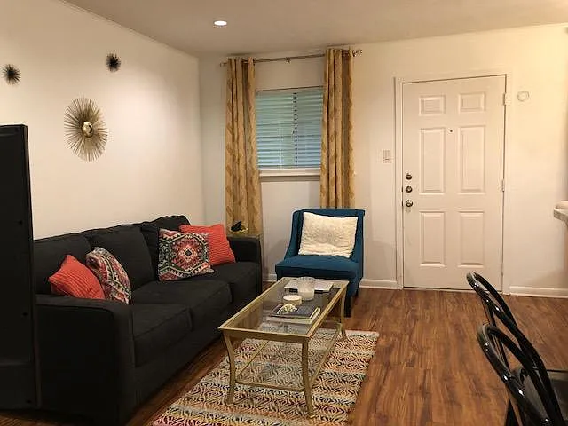 4312 Duval St — Photo 3