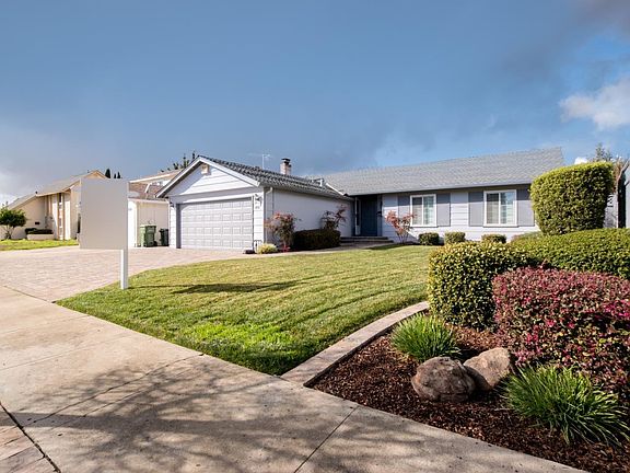 4th image of 3051 Vesuvius Ln