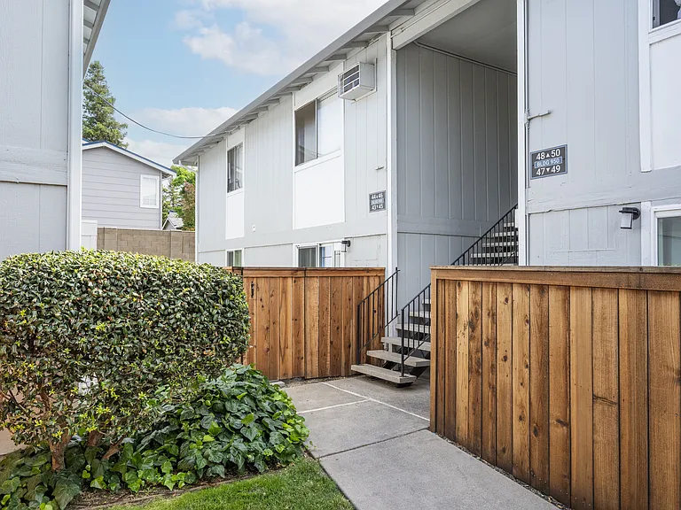 Driftwood Apartments — Photo 19
