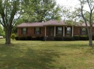 8695 Old Madisonville Rd, Hopkinsville, KY 42240