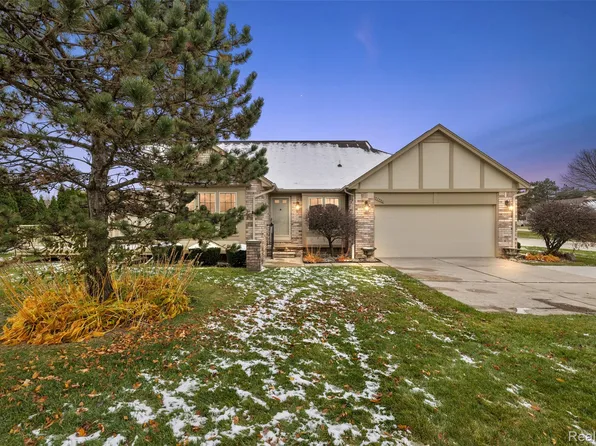 42590 Schienle Ln, Clinton Township, MI 48038