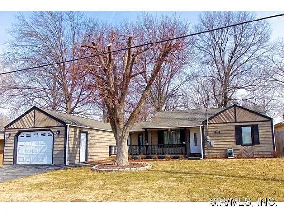 270 Bender Ave photo 1