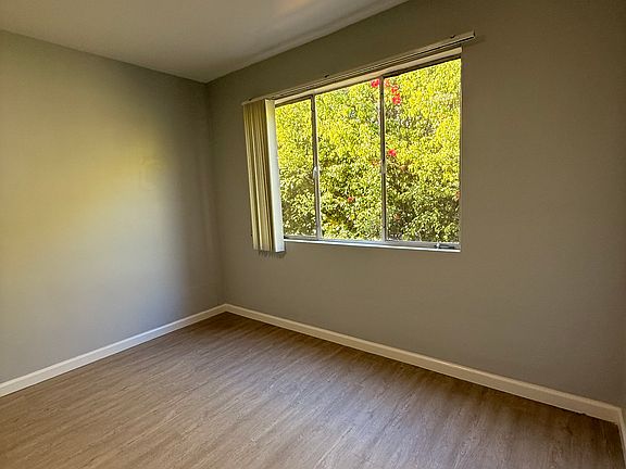 3rd image of 304 N Rossmore Ave #1B-1Ba-730Sqft