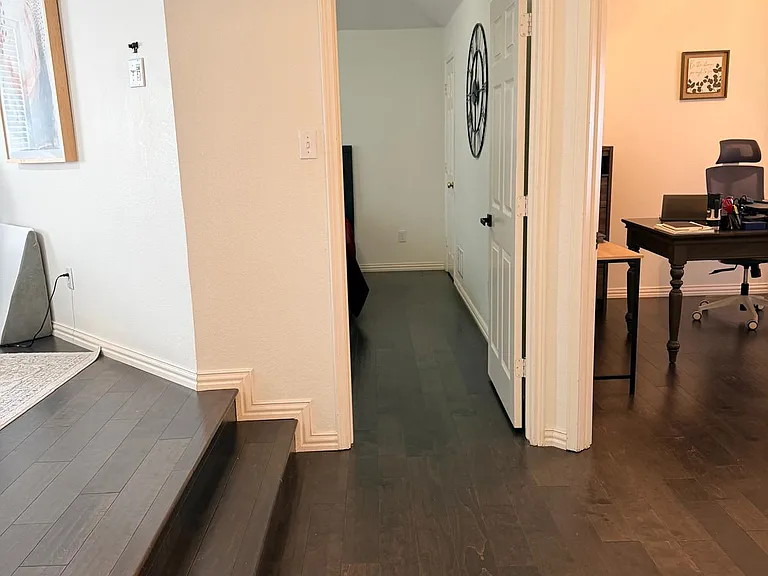 1203 Cordova Dr — Photo 2