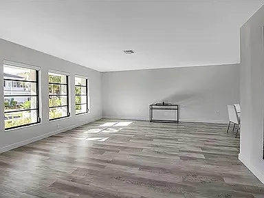 1649 Stanford Ln — Photo 6