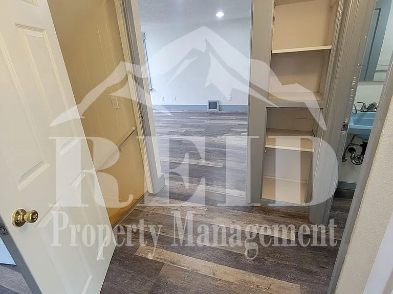 1212 Evans Ave W — Photo 6