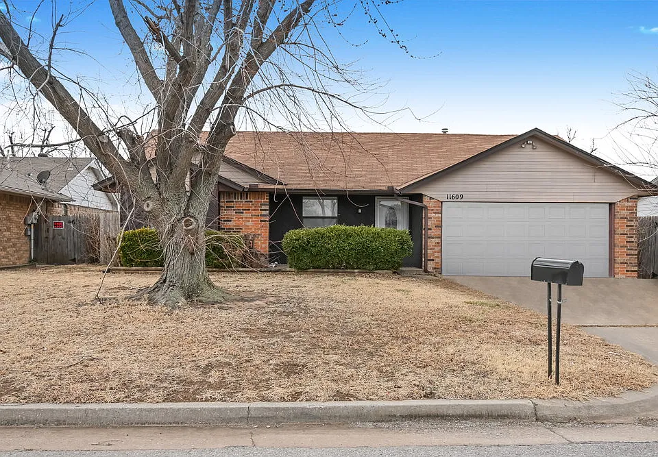 11609 Roxboro Ave