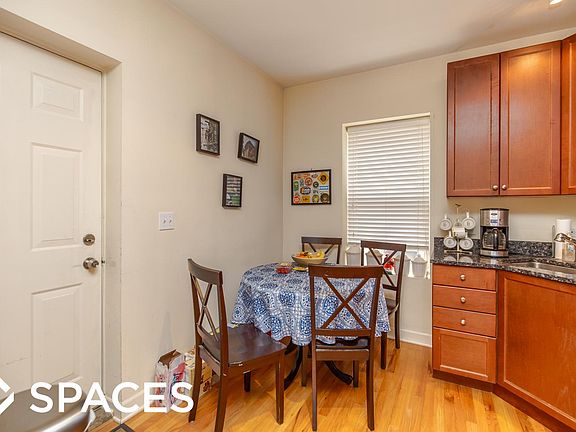 4th image of 1156 W Cornelia Ave #1