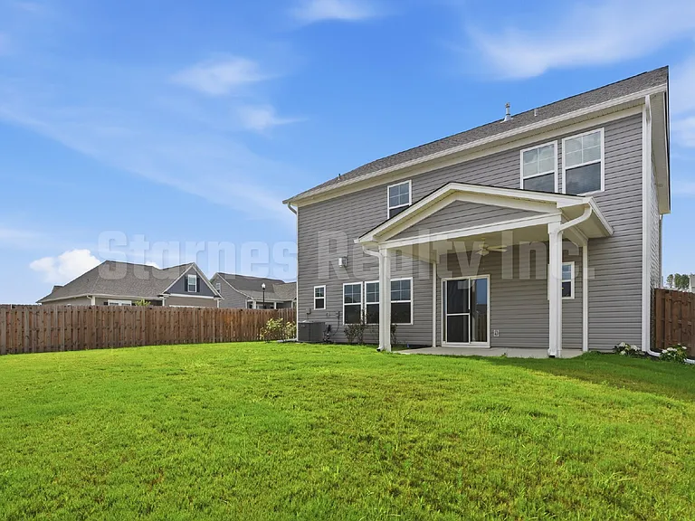 808 Pullman Loop — Photo 35