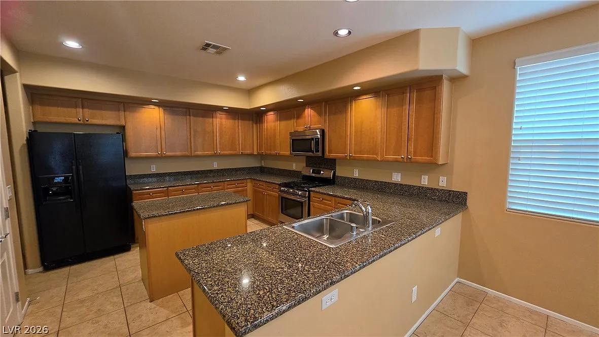 4 bed, 2.5 bath, 2799 sqft, $2,527 — Photo 3