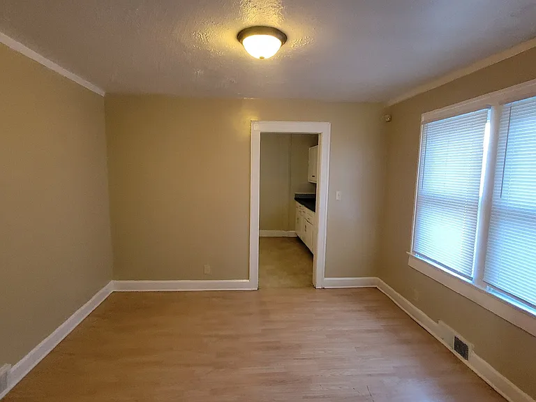 740 N Drexel Ave — Photo 6