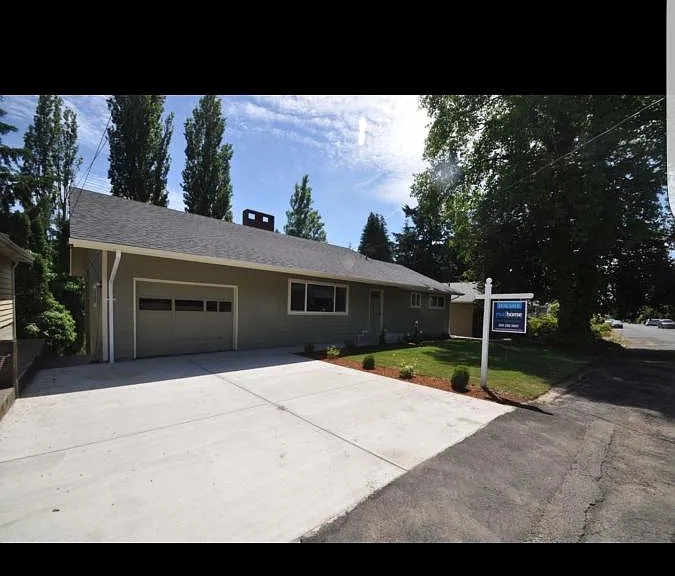 1216 Spruce St — Photo 3
