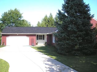 12959 Greenbrier Dr, Chardon, OH 44024
