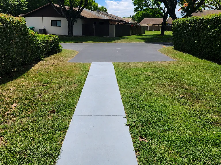 5113 SW 138 Avenue Cir — Photo 2
