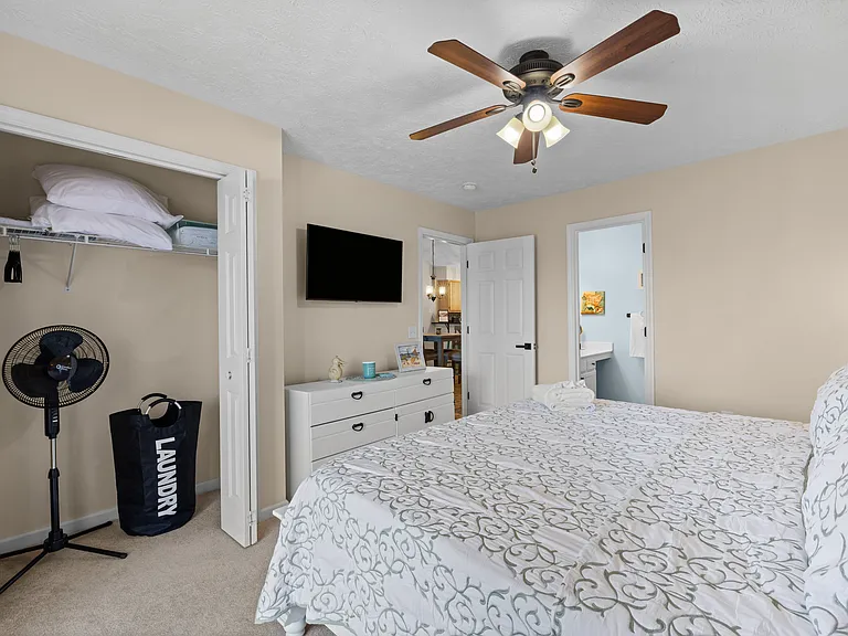 557 White River Dr #12H — Photo 6