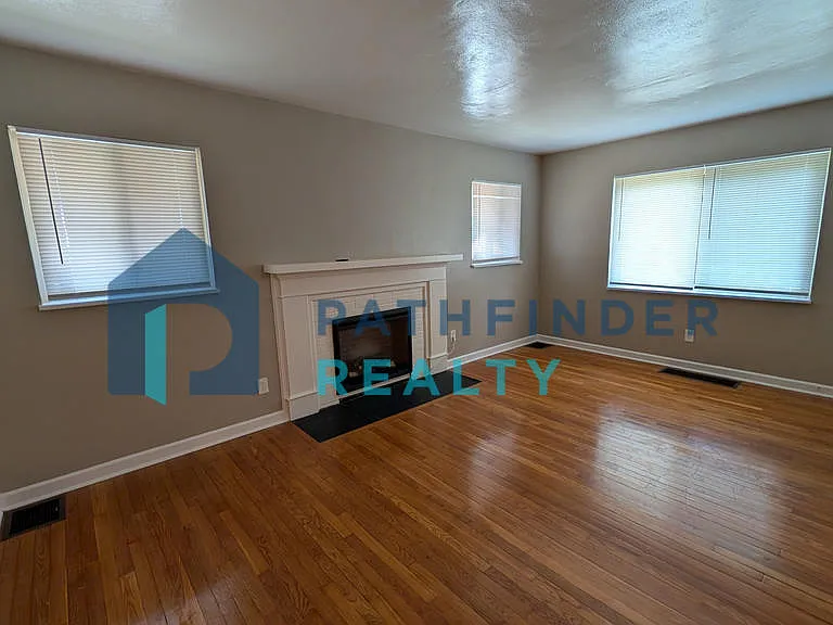 145 Waverly Ave — Photo 4