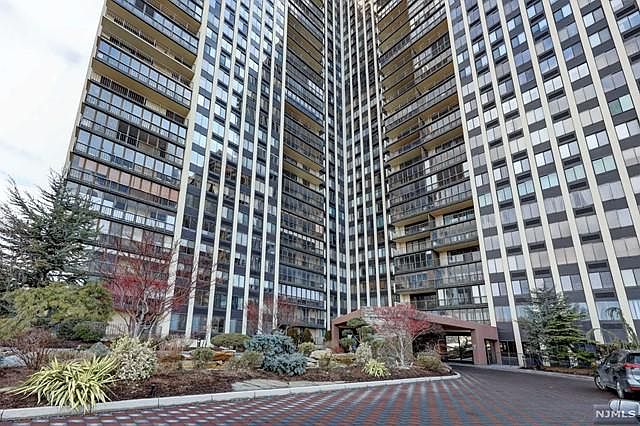 1st image of 300 Winston Dr APT 1922