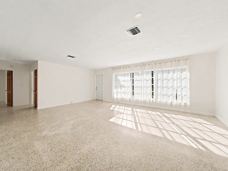 365 Blue Heron Rd — Photo 10