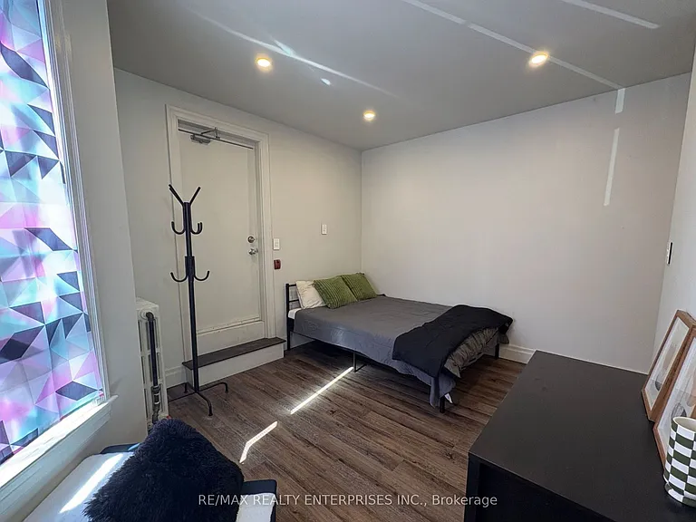 156 James St S #3 — Photo 10