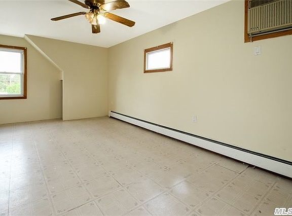 2nd image of 216 Manor Pkwy