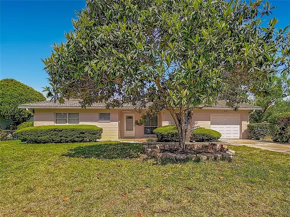 211 NW Monroe Cir N, Saint Petersburg, FL 33702