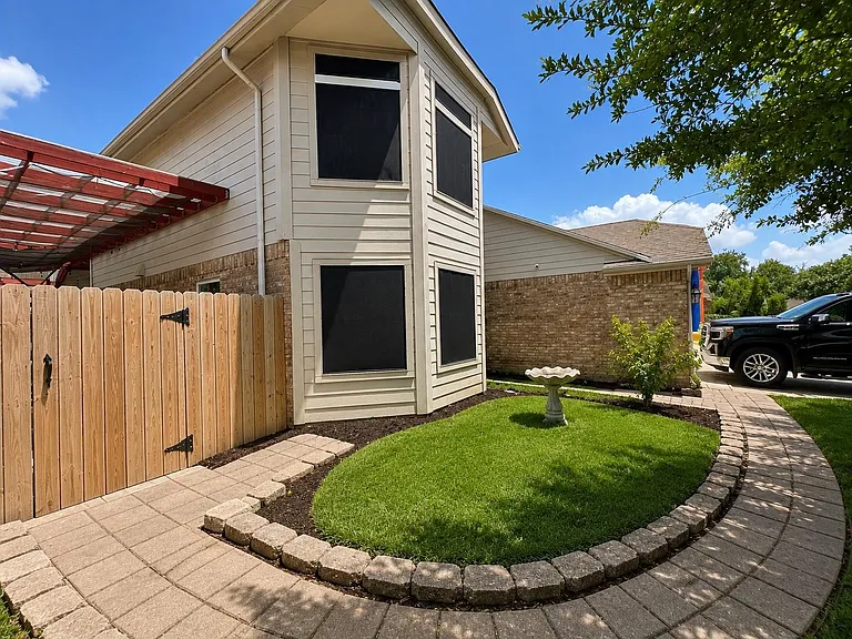 3115 Ashford Bend Dr — Photo 2
