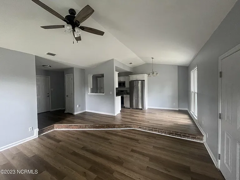 3337 Redfox Rd — Photo 2