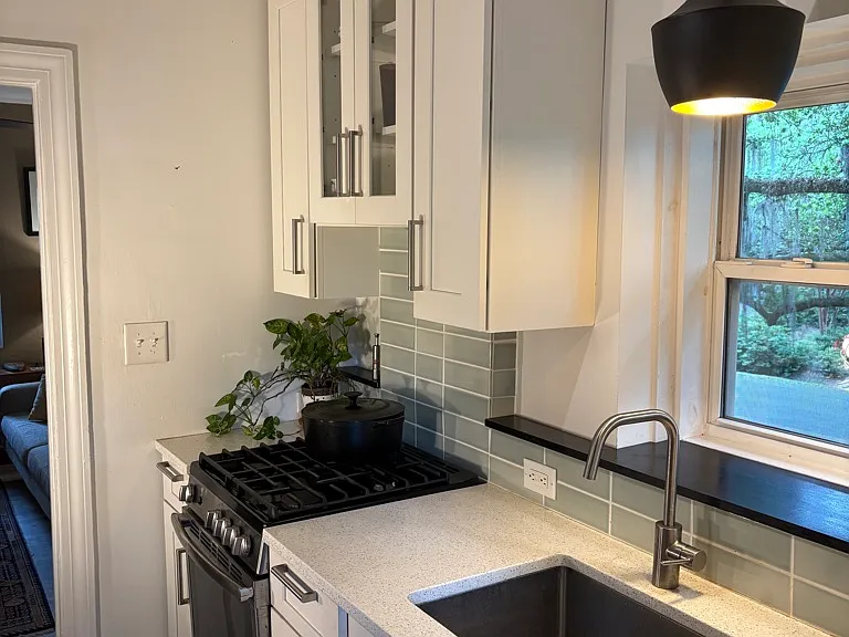 2190 Saint James Dr — Photo 8