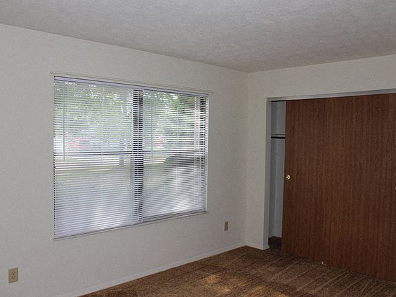 4th image of 8747 Deer Chase Dr