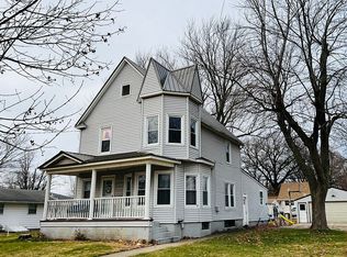 319 W Fulton St, Farmington, IL 61531
