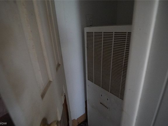 5th image of 575 Grant St