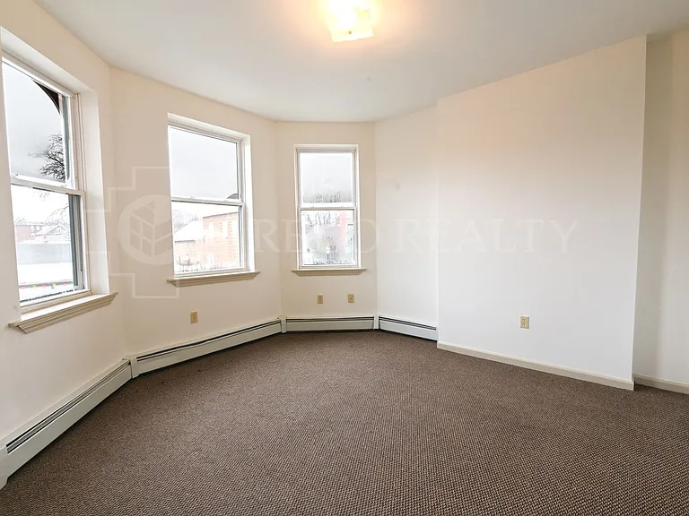 698-700 Broad St — Photo 6