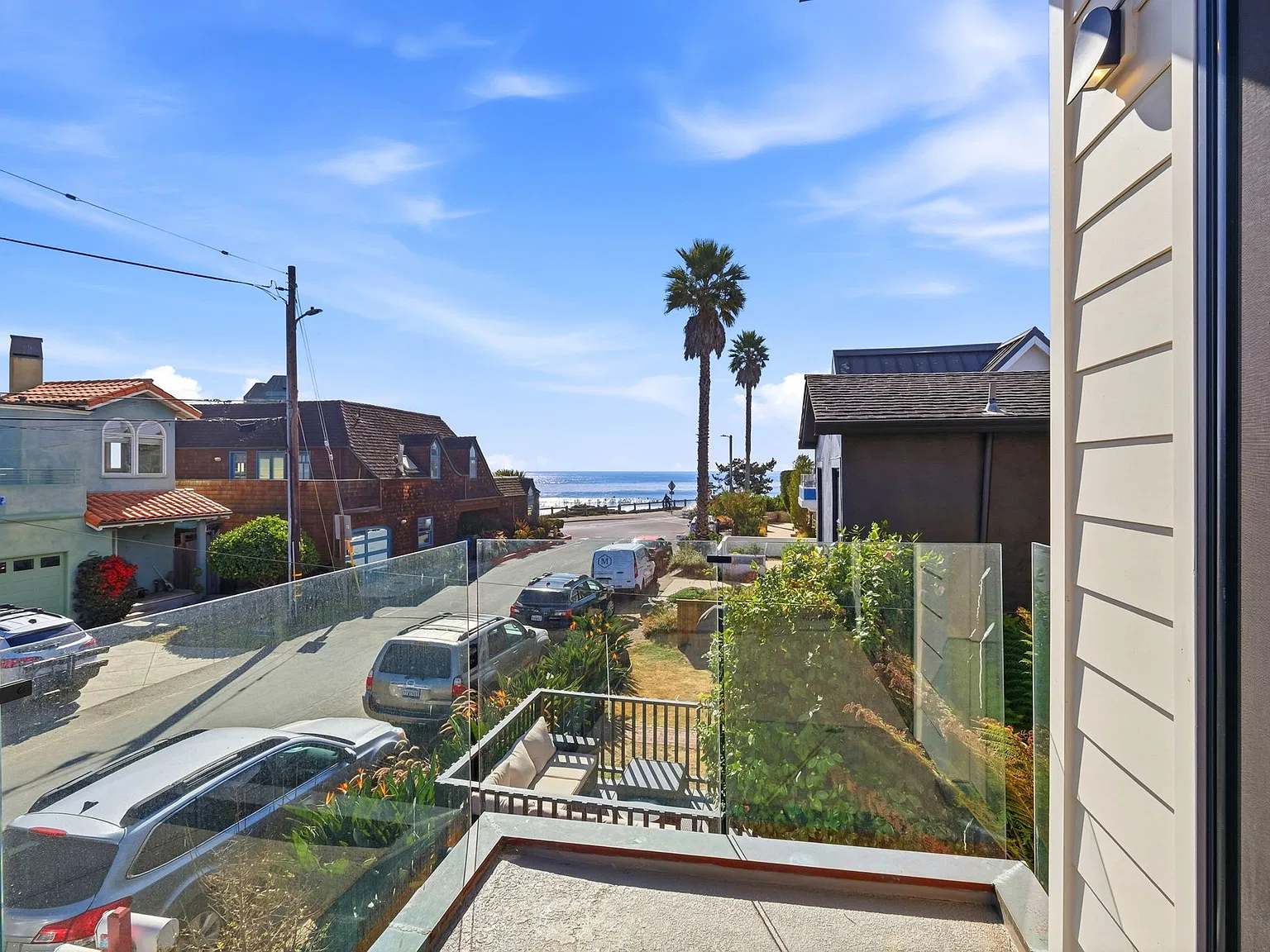 3 bed, 2.5 bath, 1410 sqft, $7,700 — Photo 3